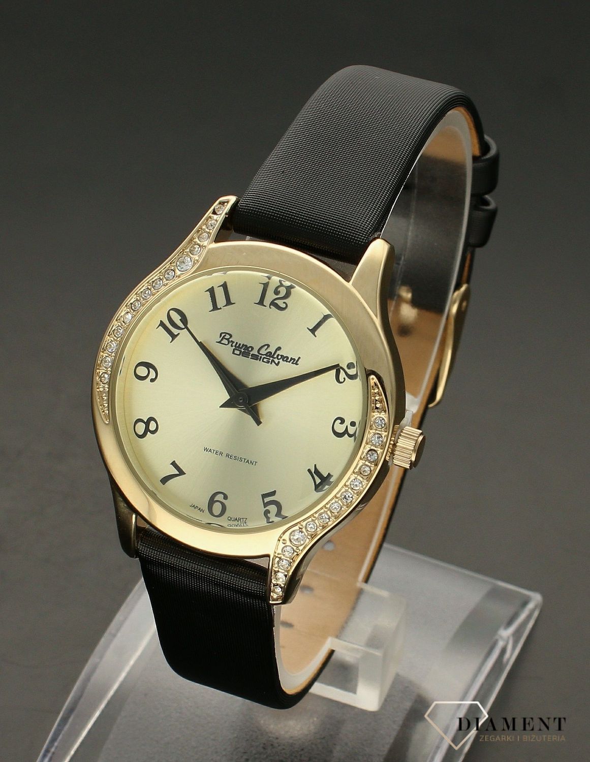 Zegarek damski na czarnym satynowym pasku Bruno Calvani BC3500 GOLD. W zegarku zamontowano pasek satynowy w czarnym kolorze. Zegarek damski na pasku. Zegarek damski z cyrkoniami. Zegarek damski Bruno Calvani w złotym kolorz  (3).jpg